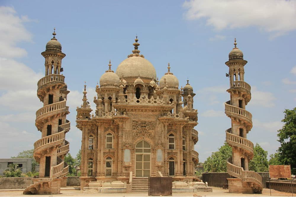 Mahabat Maqbara