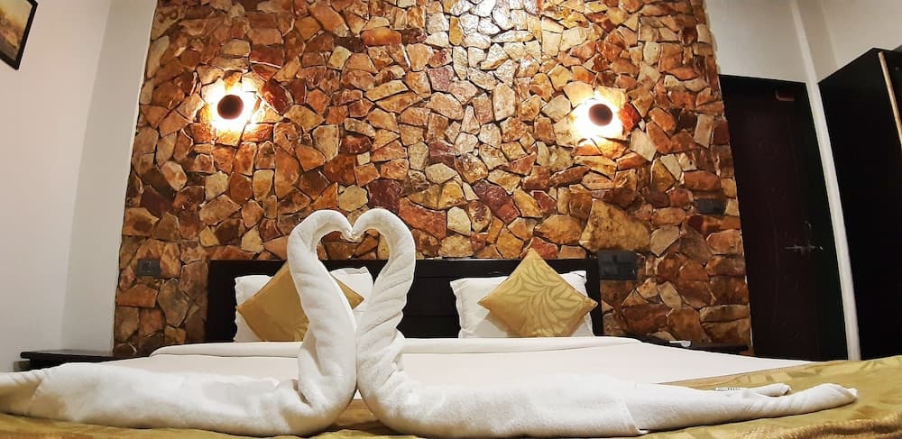 Gir Lions Paw Resort With Swimming Pool