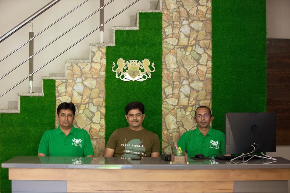 Sterling Gir photo 3